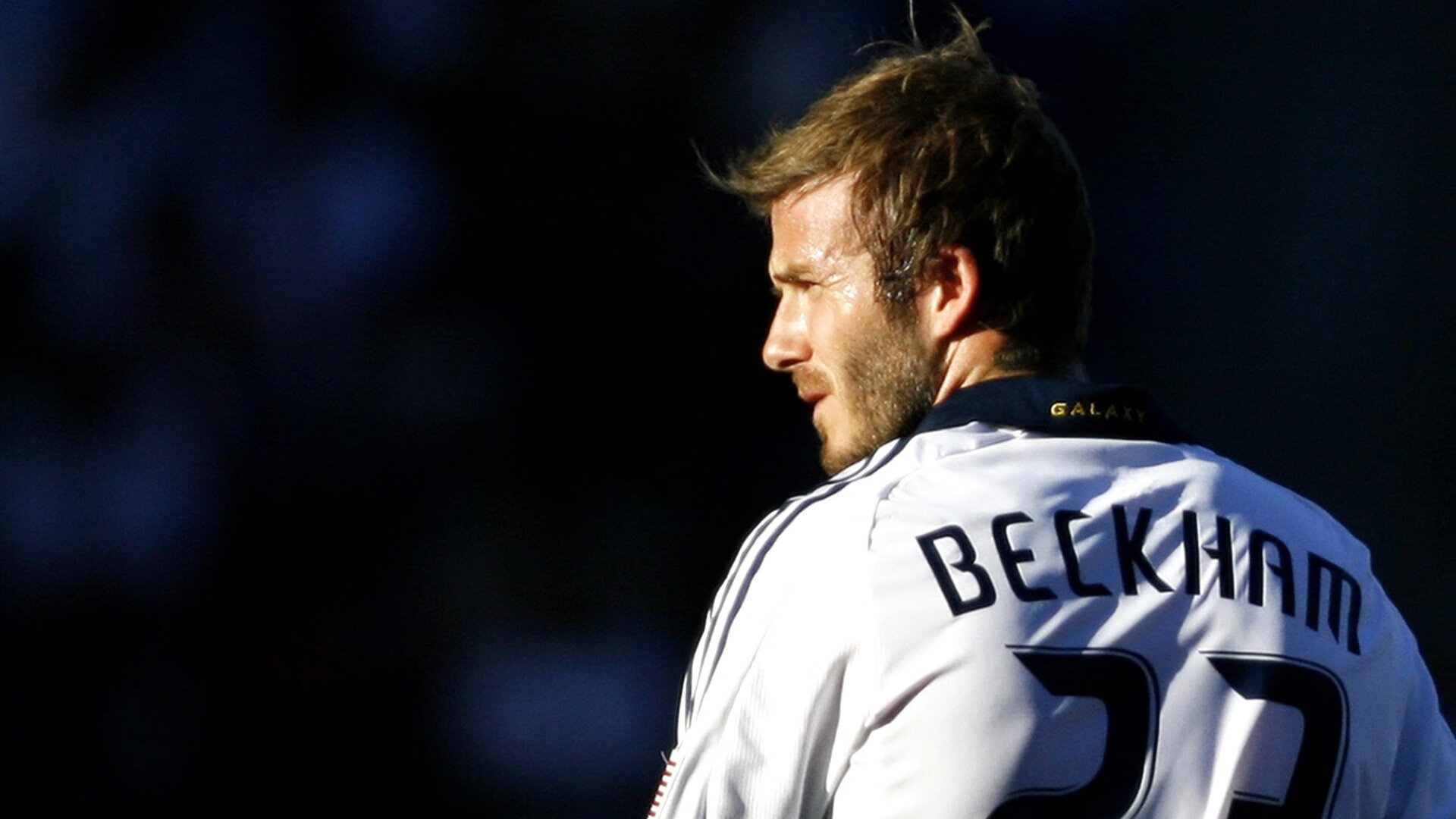 跳水赛场南非男将精准入水，南非跳远运动员