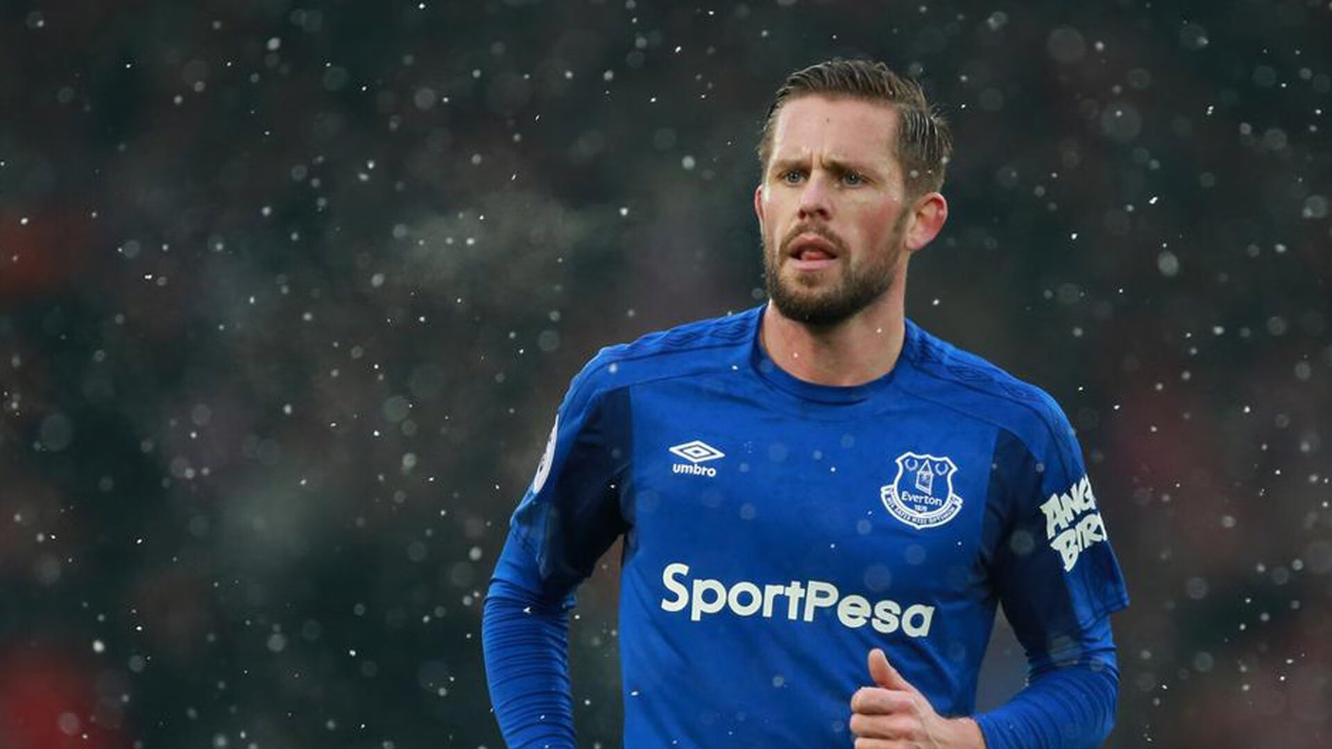 球迷支持热情高涨，现场氛围极佳！，球迷激动